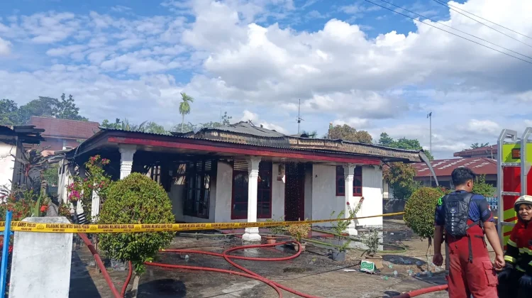Dua Rumah di Jalan Dahlia Hangus Terbakar