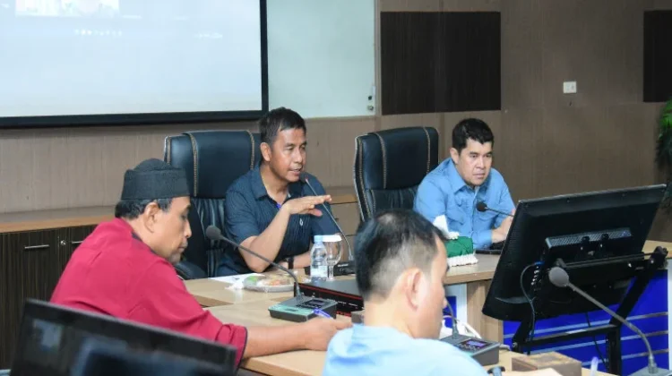 Tindak Lanjuti Arahan Pemerintah Pusat, Bupati Kampar Lakukan Rapat Penerapan WFH