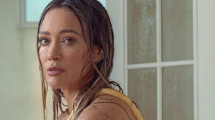 Hilary Duff Hidupkan Kembali Nostalgia Melalui Album Rekaman Ulang