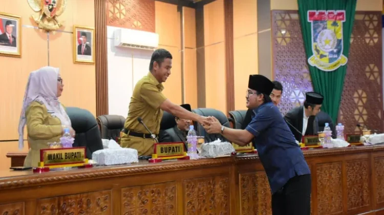 DPRD Kampar Bahas LKPJ Bupati 2025