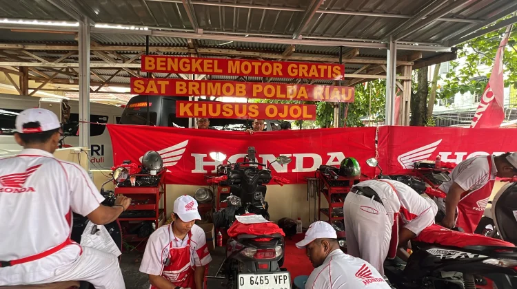 Brimob Polda Riau Buka Bengkel Gratis untuk Ojol Kamtibmas