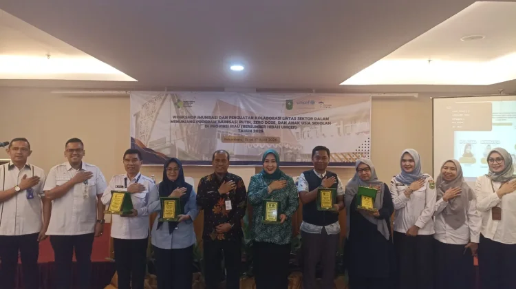 Dinkes Riau Beri Penghargaan Kepada RRI Pekanbaru