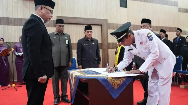 Sekda Fahmi Rizal Lantik 12 Pejabat Administrator dan Pengawas di Pemko Dumai