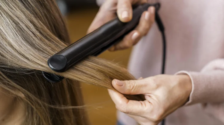 “Smoothing Rambut : Bikin Rapi Sekejap, tapi Aman Nggak Sih?”