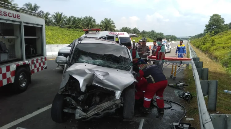 Mobil Tabrak Truk di Tol Permai, Satu Orang Tewas