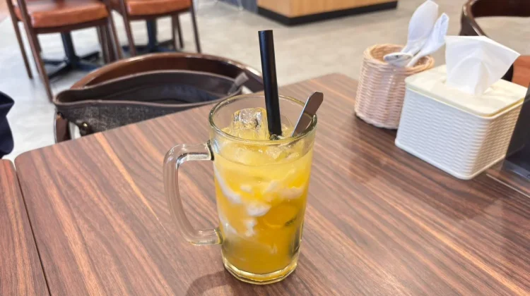 Es Jeruk Kelapa: Comfort Drink Ditengah Terik Matahari
