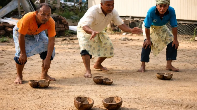 Porok, Permainan Tradisional dari Tempurung Kelapa yang Terlupakan