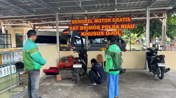 Solusi Nyata di Jalanan: Bengkel Gratis Brimob Riau Ringankan Beban Ojol