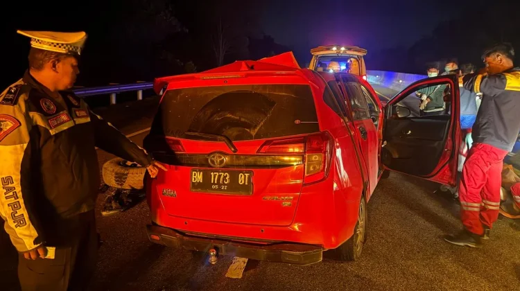 Dua Tewas dalam Kecelakaan Calya vs Truk di Tol Permai