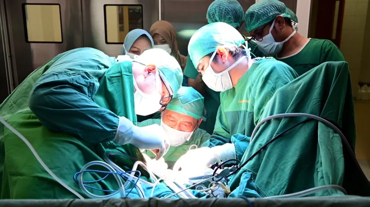 Kasus Langka Menouria Berhasil Ditangani RSUD Arifin Achmad