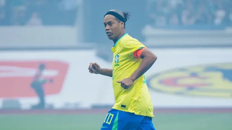 Ronaldinho Bermimpi Bisa Bermain dengan Cristiano Ronaldo