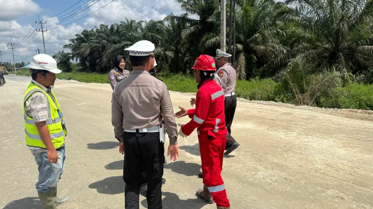 Ditlantas Polda Riau Terapkan Rekayasa Buka-Tutup Jalan di Area Proyek KM 83