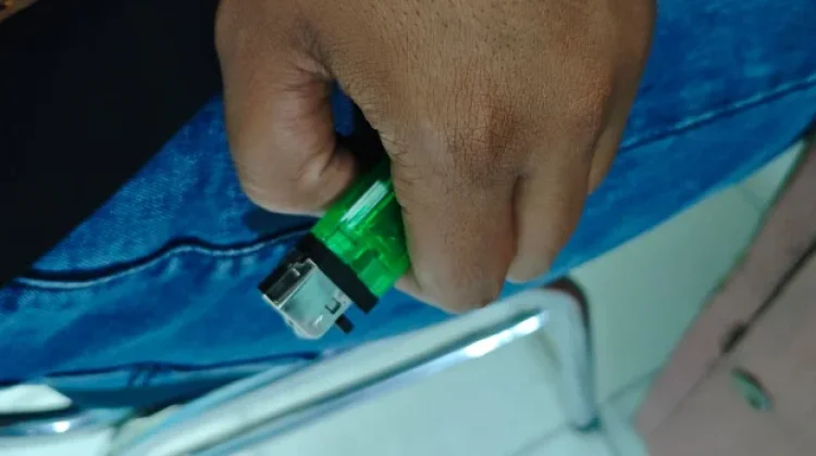 Bahaya Simpan Korek Api Gas di Kantong