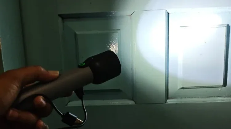 Senter LED Isi Ulang Menjadi Solusi Praktis dan Ramah Lingkungan di Era Modern