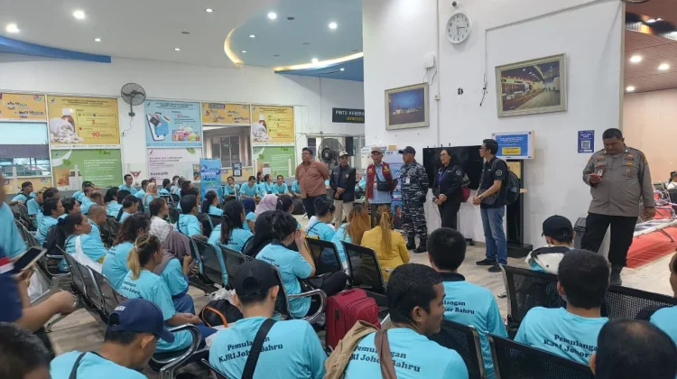 Ratusan PMI Dideportasi dari Malaysia Tiba di Dumai