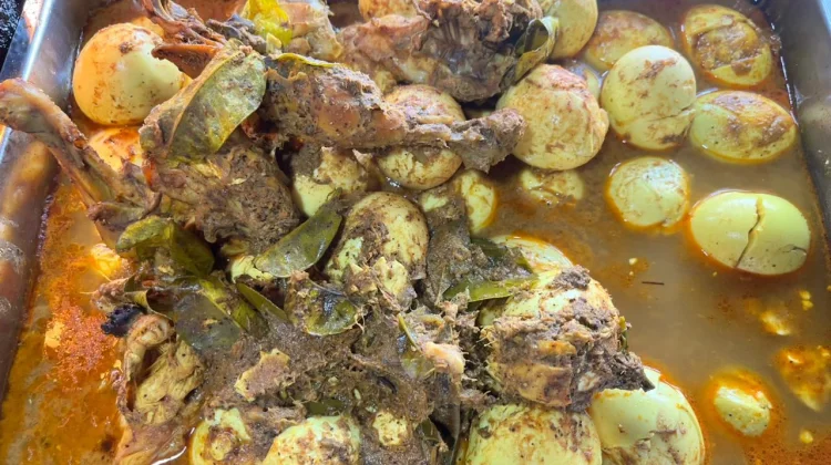 Menilik Kelezatan Gulai Telur dan Batas Konsumsinya