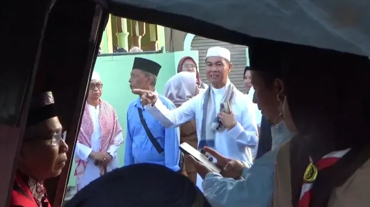 Lepas Keberangkatan JCH Meranti, Sekda Ingatkan Jamaah Perbanyak Minum Air Putih