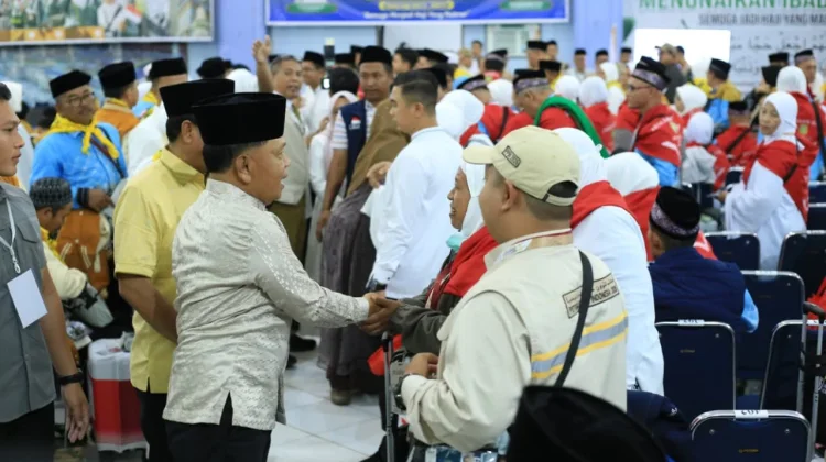 Bupati Asmar Lepas Keberangkatan 110 JCH Meranti ke Tanah Suci