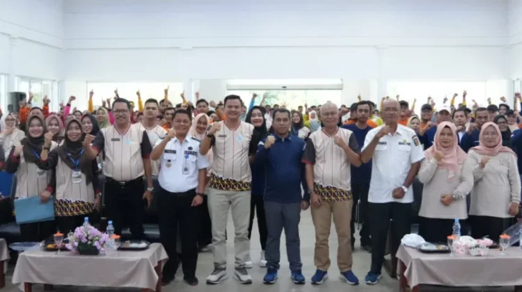 Lomba Senam Narosa Meriahkan Hardiknas Kuansing