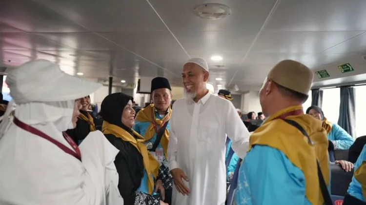Wako Dumai Lepas 186 Calon Jemaah Haji Bertolak ke Embarkasi Batam