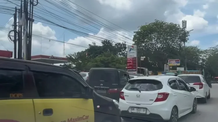 Ojol Pekanbaru Keluhkan Antrean Panjang BBM