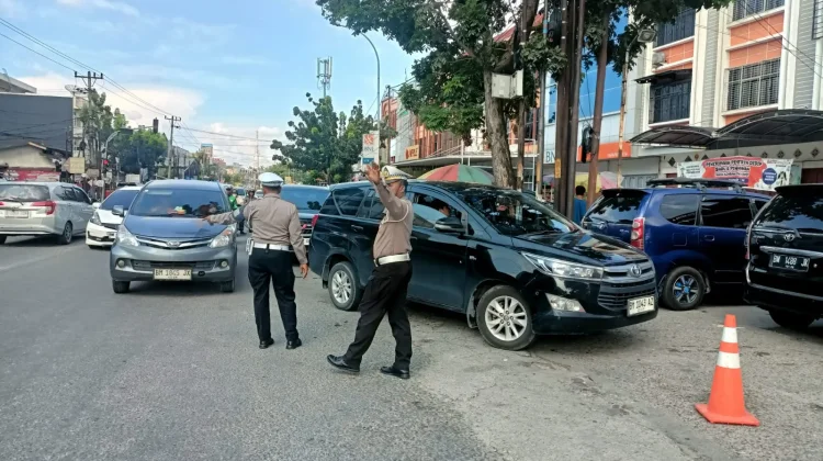 Warga Keluhkan Antrean Panjang di SPBU Masih Terjadi