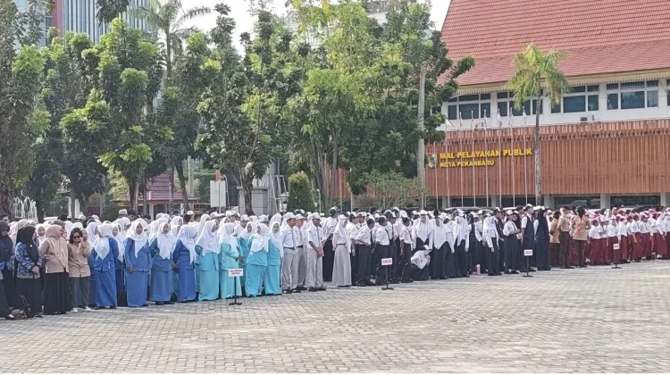 Pemko Pekanbaru Perluas Beasiswa untuk Pelajar dan Guru