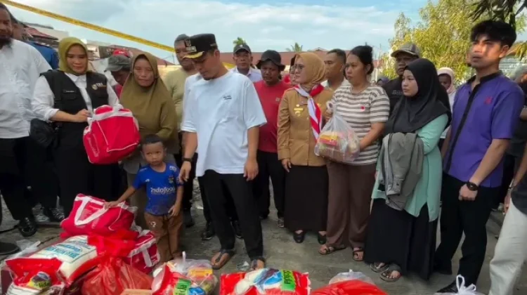 Puluhan Keluarga Telah Menerima Bantuan Sosial Korban Kebakaran di Pekanbaru