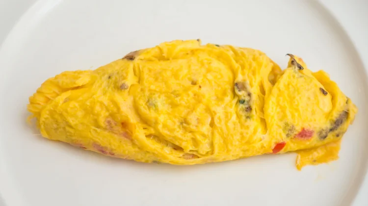 Mengenal Perbedaan Telur Dadar dan Omelet untuk Keluarga