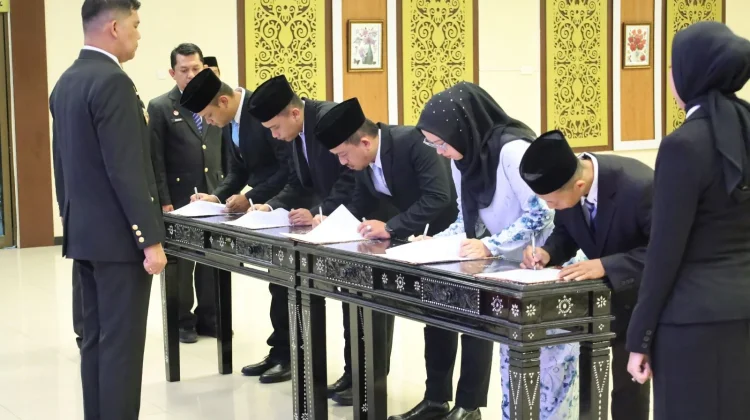 Kakanwil Kemenkum Riau Lantik Anggota Majelis Pengawas Daerah Notaris