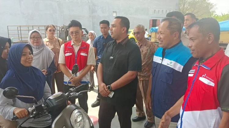 Anggota DPR RI dan Pertamina Tinjau SPBU di Pekanbaru, Pasokan BBM Ditambah