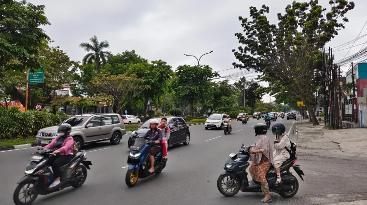 Arus Lalu Lintas Rabu Pagi Ini Terpantau Padat namun Lancar dan Dinamis