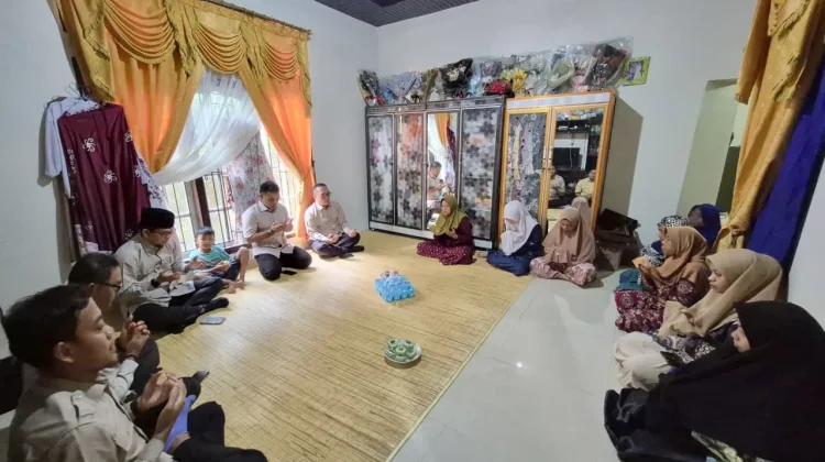 Kakanwil Kemenag Haji dan Umrah Riau Takziah ke Rumah Duka Jemaah Haji Wafat