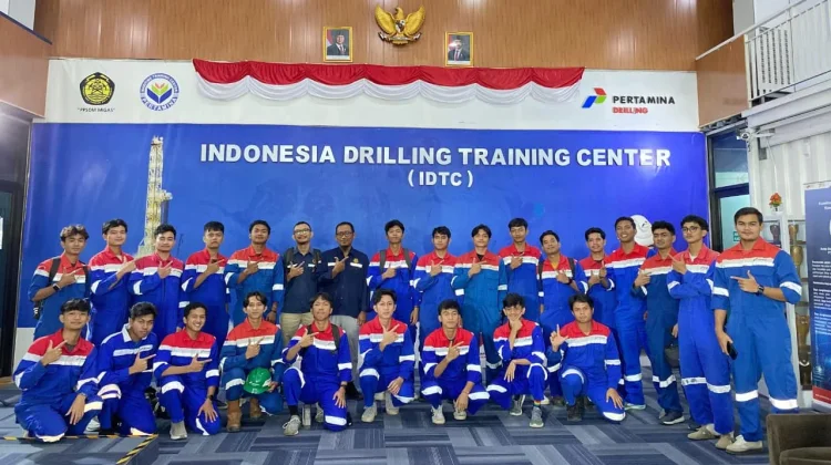 Dari Pagar Kantin ke Menara Bor: Dua Pemuda Riau Tembus Kerasnya Industri Migas