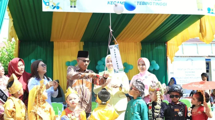 Pawai Karnaval Hardiknas 2026 di Selatpanjang Diikuti Ribuan Siswa TK dan PAUD