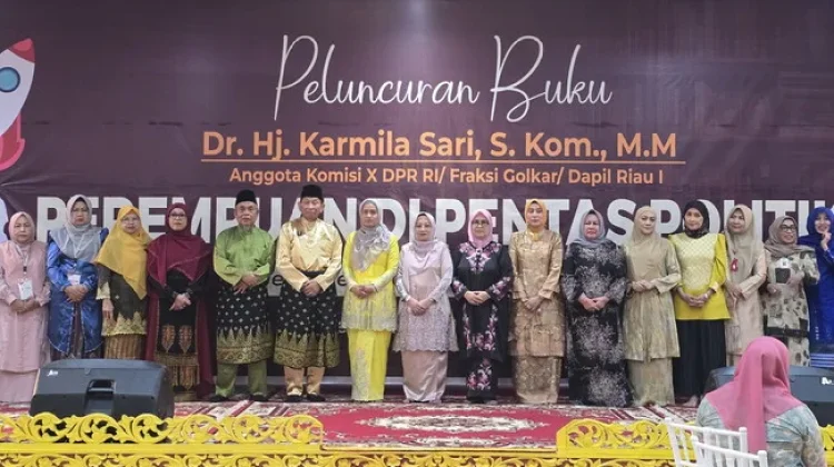 Perempuan di Pentas Politik, Catatan Perjalanan Anggota DPR RI Karmila Sari