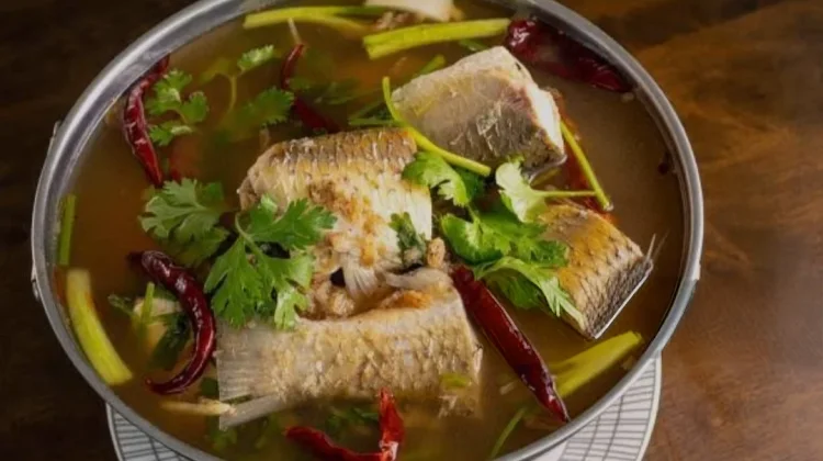 Sup Ikan Rempah Hidangan Hangat Penuh Kekayaan Rasa dan Khasiat