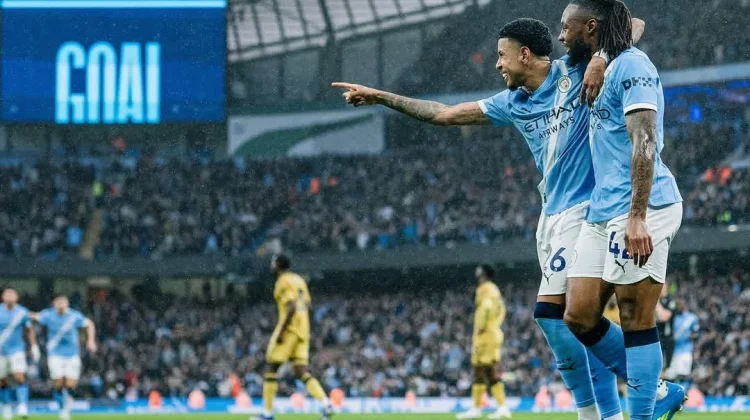 Manchester City Tekan Arsenal usai Bungkam Crystal Palace Tiga Gol