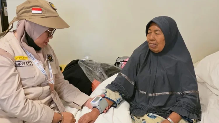 Tim Kesehatan Kloter BTH 09 Bengkalis-Pekanbaru Kawal Ketat Kesehatan Jemaah