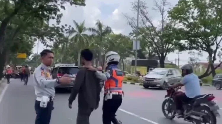 Dishub Pekanbaru Minta Pengendara Stop Beri Uang ke Pak Ogah
