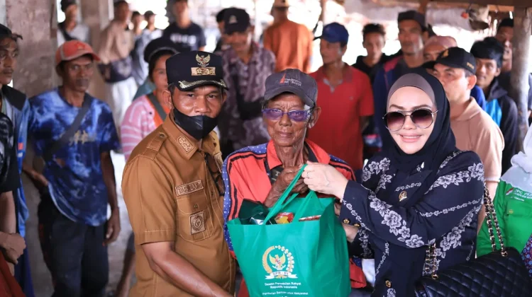 Berkunjung ke Meranti, Iyeth Bustami Janji Bawa Permasalah Arang Bakau ke Pusat