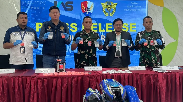 Bandara SSK II Pekanbaru Gagalkan Penyelundupan Narkotika Jalur Ekspedisi