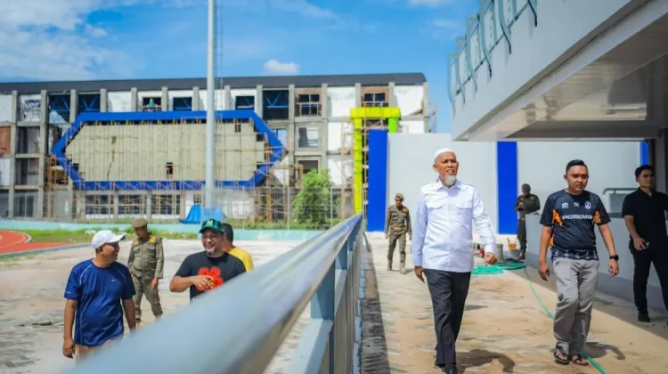 Walikota Dumai Tinjau Tribun Stadion Wan Dahlan Ibrahim dan Pembangunan GOR