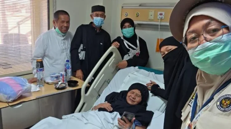 Haji 2026 Makin Ramah Lansia, Petugas Medis Kunjungi Jemaah