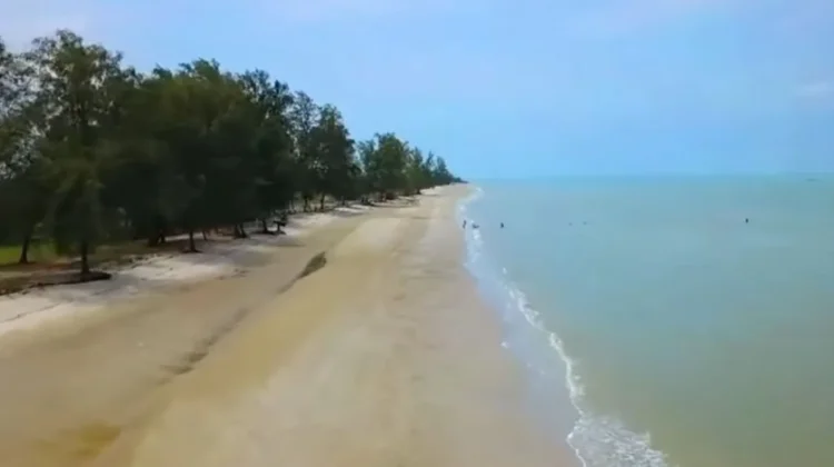 Pesona Pantai Pulau Rupat Utara yang Memikat Wisatawan