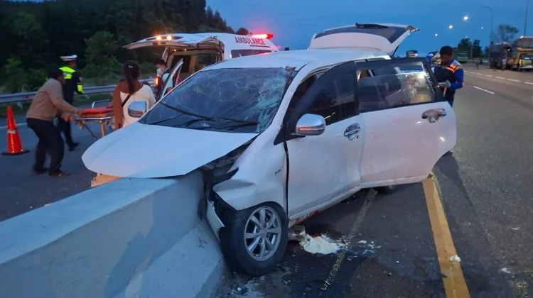 Laka Tunggal di Tol Permai, Dua Tewas dan Enam Luka-luka