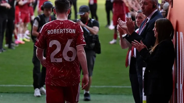 Andy Robertson Pamit, Anfield Haru usai Liverpool Ditahan Brentford