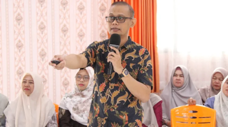SMA Negeri 9 Mandau Gelar Workshop Penguatan Literasi Guru