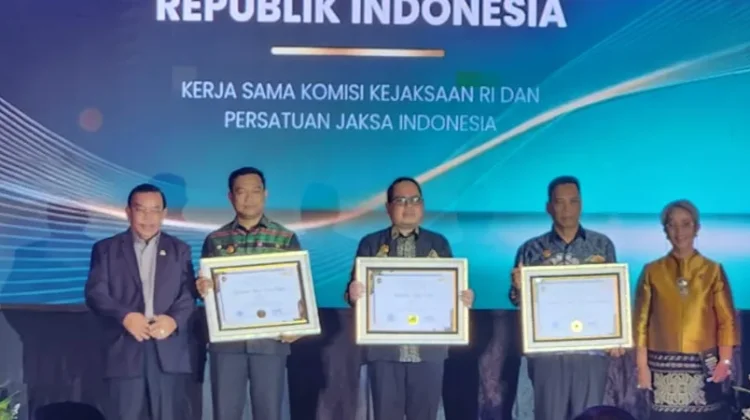 Kejari Kuansing Raih Penghargaan Nasional