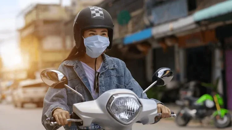 Pentingnya Menggunakan Masker saat Berkendaraan